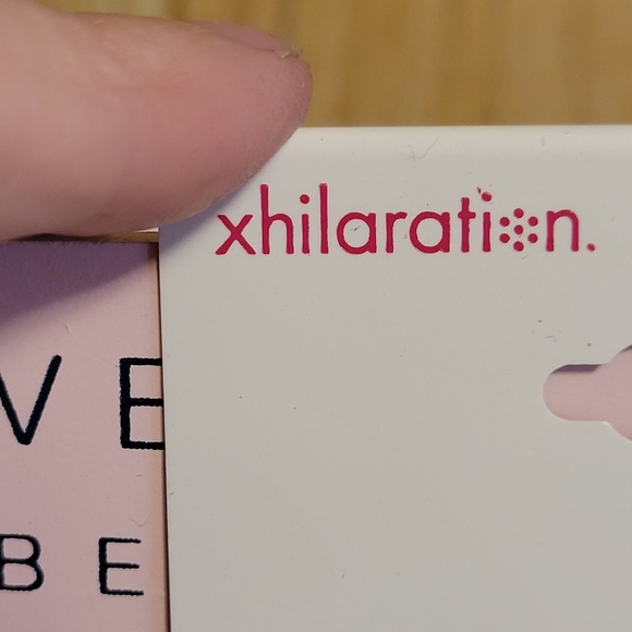 Beautiful dangling hoop charm earrings - Picture 4 of 4